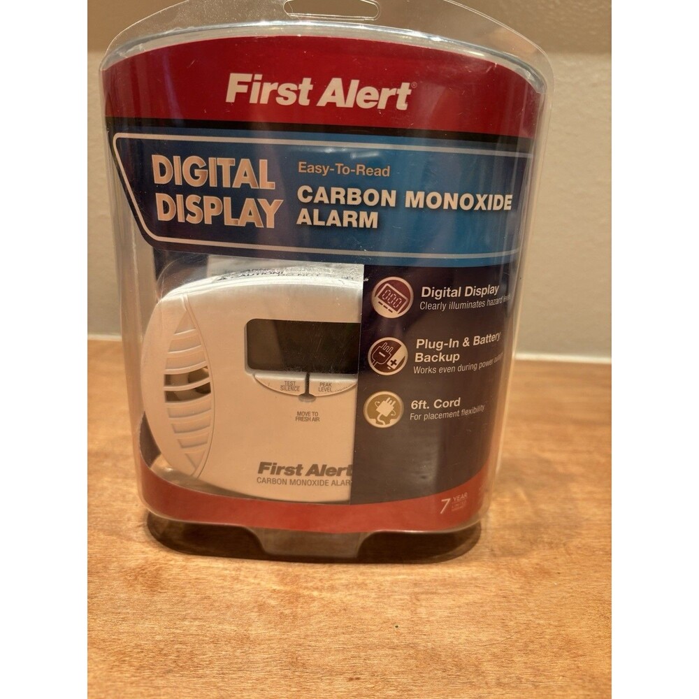 First Alert - Carbon Monoxide - Plug-In Alarm W/Battery Backup - C0615 - Sealed